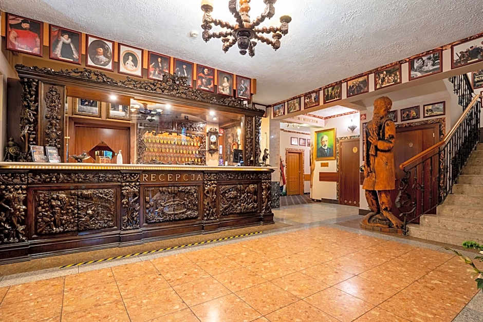 Hotel Trylogia