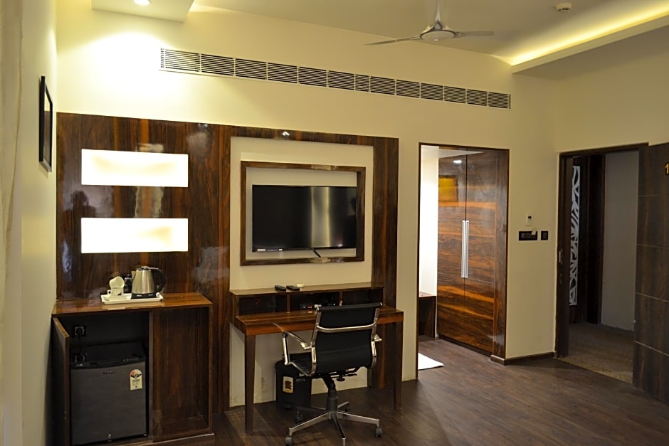 Hotel 5 Flowers Ananta Elite, Kota