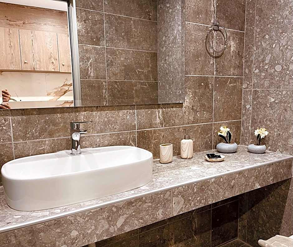 Peter's Place Studios & Suites