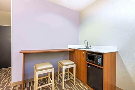 Double Queen Suite - Non-Smoking