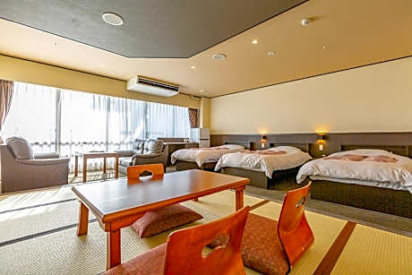 Deluxe Japanese-Style Family Room - Shower Only - Non-Smoking