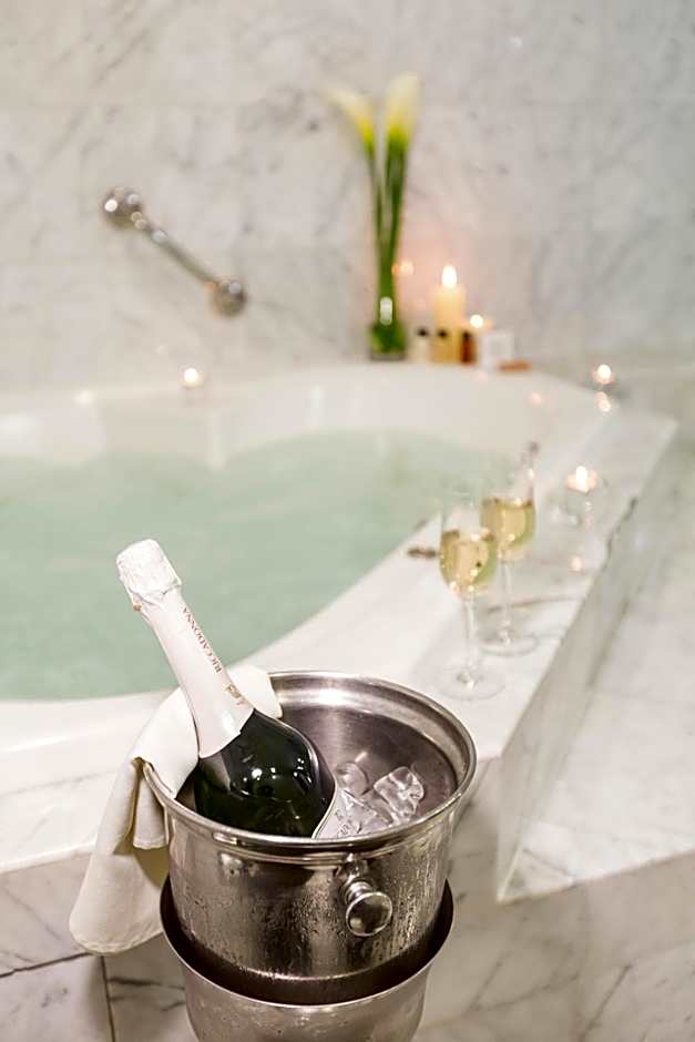 Delfines Hotel & Convention Center