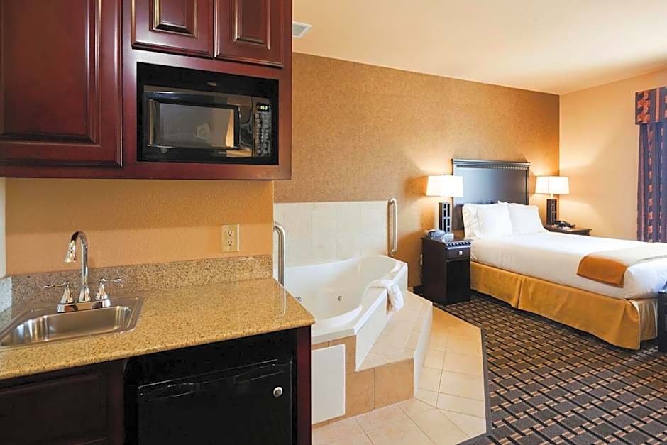 Holiday Inn Express Hotel & Suites Ennis By IHG