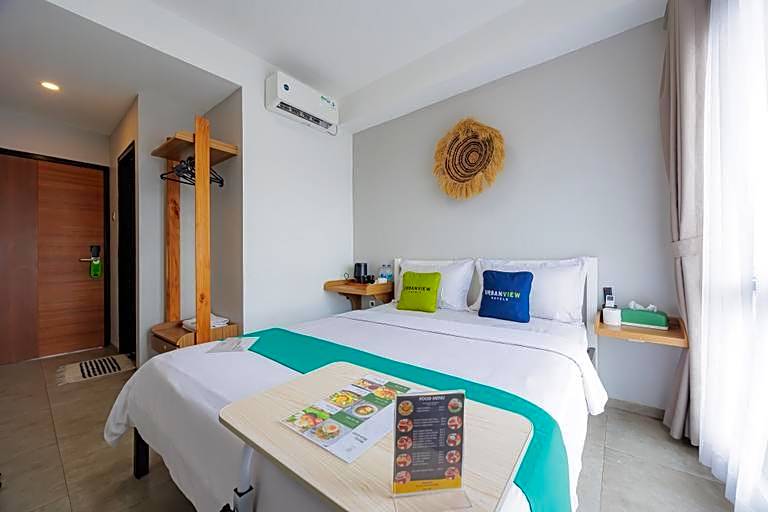 Urbanview Hotel Puri Indah
