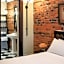 Le Place d Armes Hotel Suites