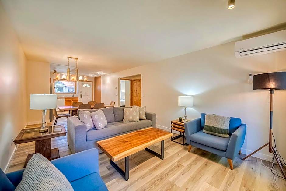 Bow Valley Chalets-Entire 2 King Bedrooms townhouse