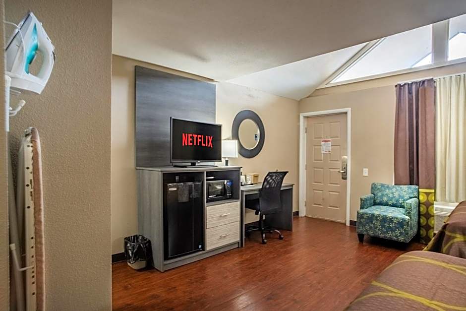 Super 8 by Wyndham Downtown Gatlinburg at Convention Center