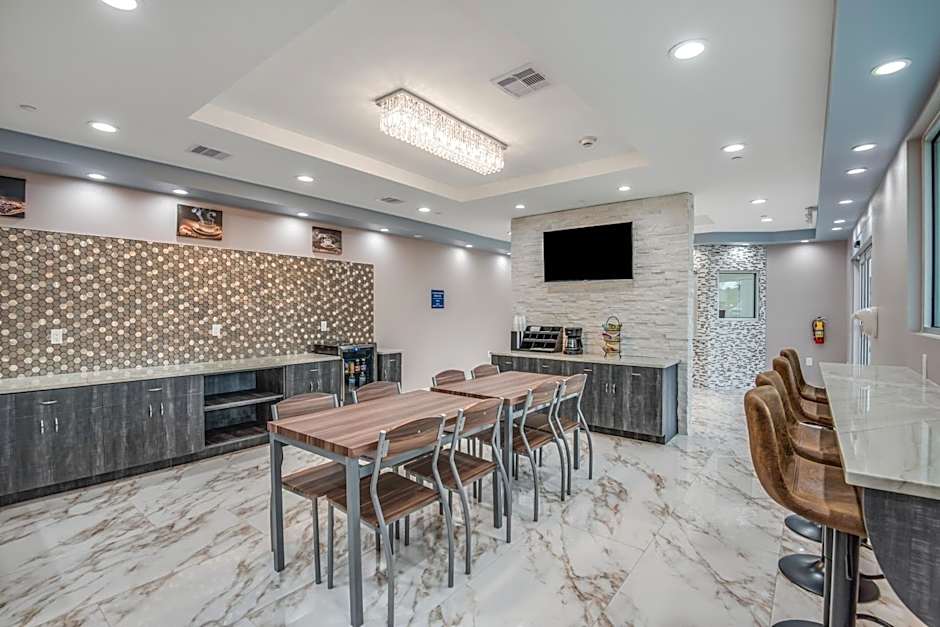 Americas Best Value Inn & Suites Houston at Hwy 6