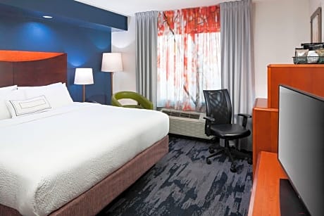 King Room with Roll-in Shower - Mobility and Hearing Accessible