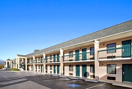 Days Inn By Wyndham Lexington-Columbia