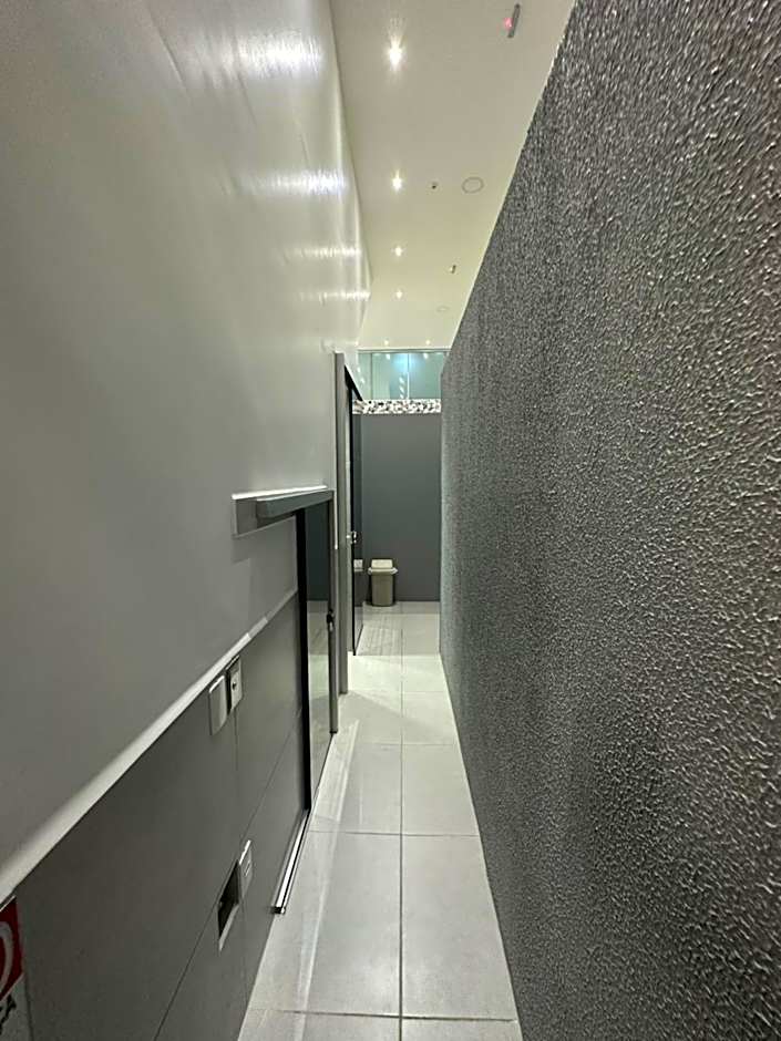 Quarto privativo com banheiro compartilhado em Pousada recém construída,a 500mts do pátio do forró