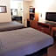 Econo Lodge Inn & Suites