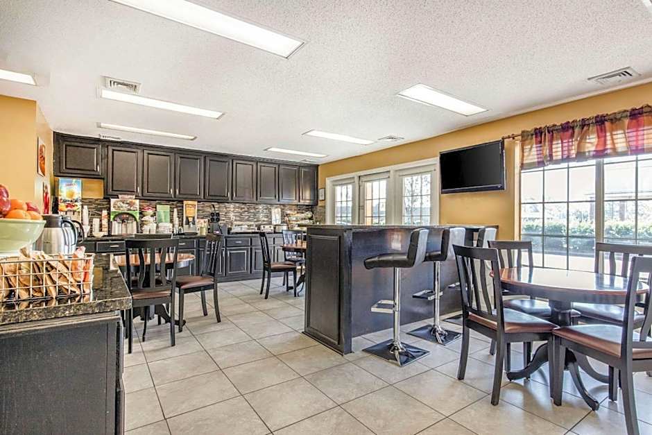 Quality Inn Bessemer I-20 exit 108