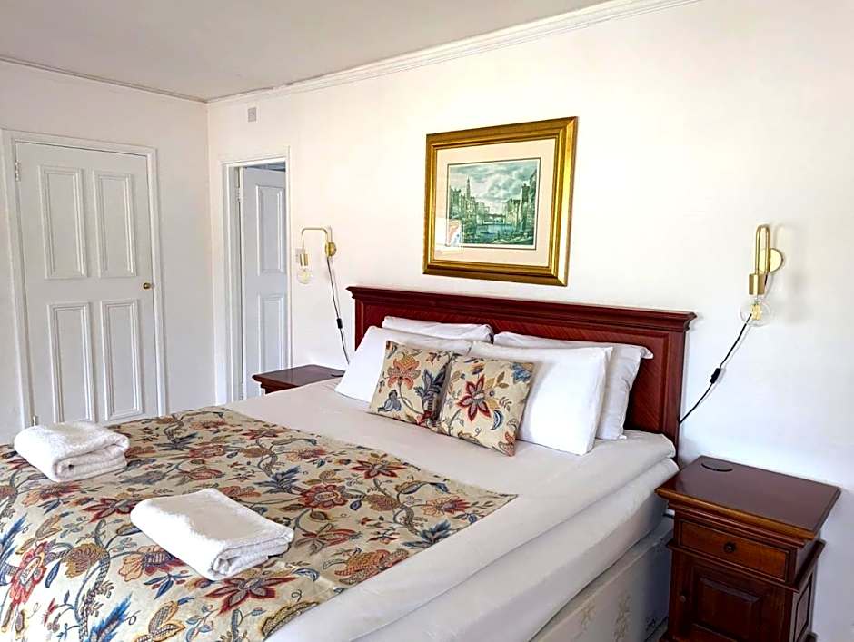 East Pallant Bed and Breakfast, Located in Large Georgian Townhouse in Central Chichester