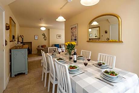 Willow House in Knodishall, Sleeps 7 - Only a short drive from Aldeburgh, Thorpeness & Snape Maltings - Managed by Aldeburgh Coastal Cottages