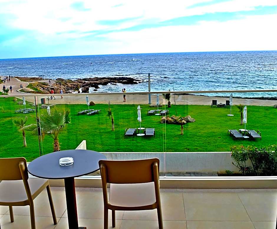 Amphora Hotel & Suites