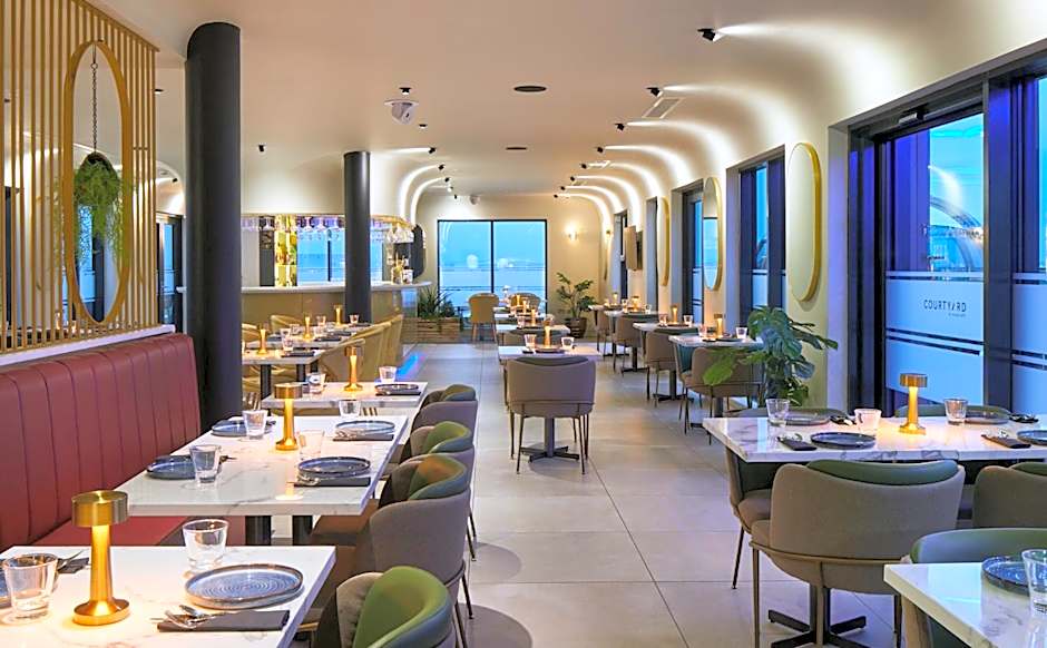 Courtyard by Marriott London Heathrow Airport