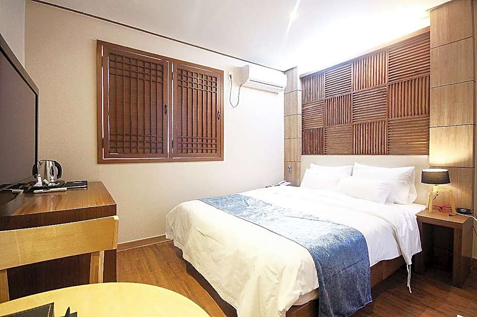 Hotel 99