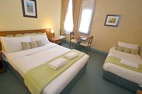 Heritage Queen Twin Room