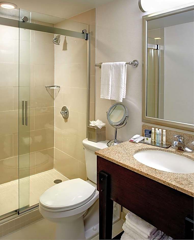 DoubleTree By Hilton Hotel Detroit-Dearborn