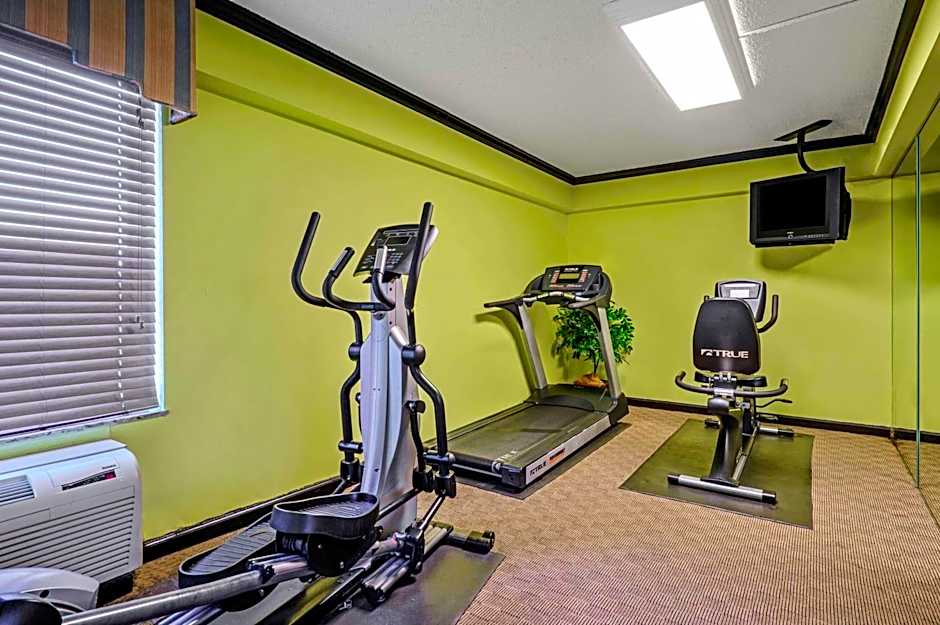La Quinta Inn & Suites by Wyndham Maingate Fort Jackson