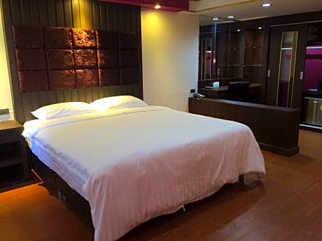 Grand Pink Hotel