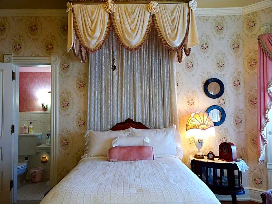 Alexander Mansion Bed & Breakfast