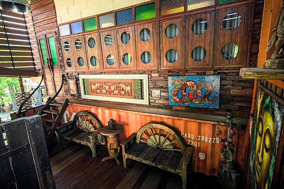 Suankaew​ art​ hostel​