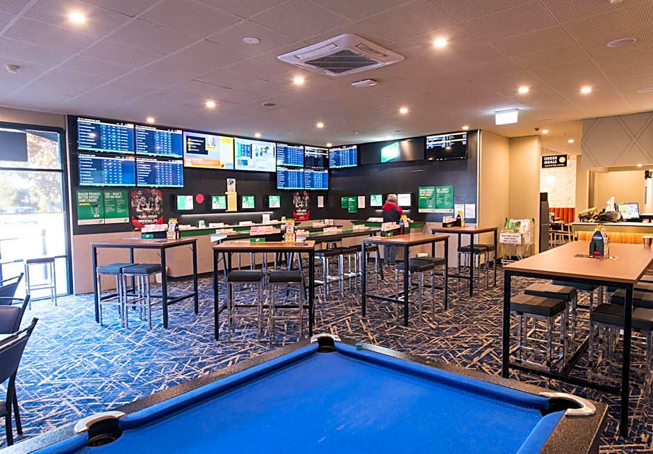 Nightcap at Hendon Hotel