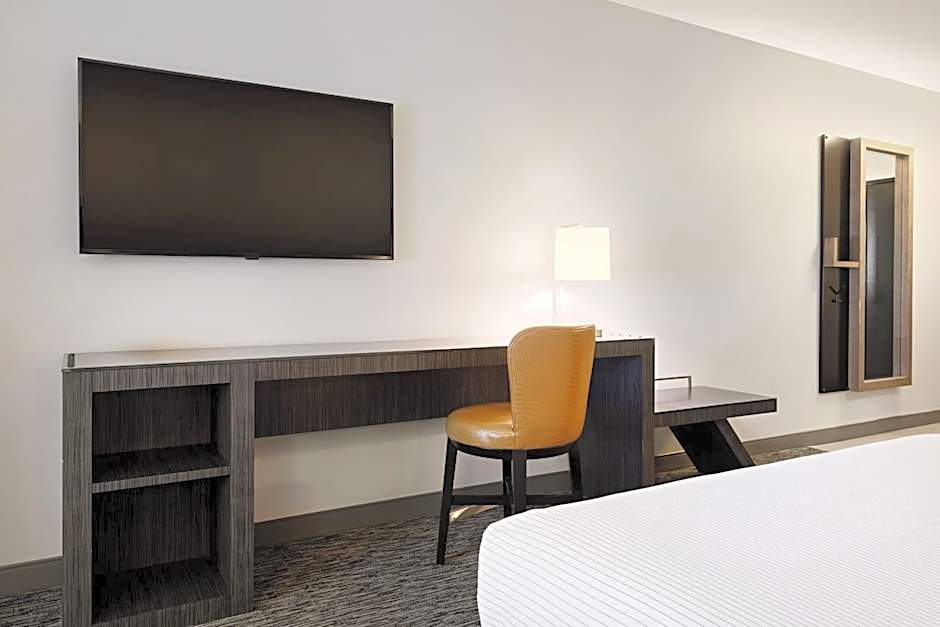 THE SOUTHLAKE HOTEL