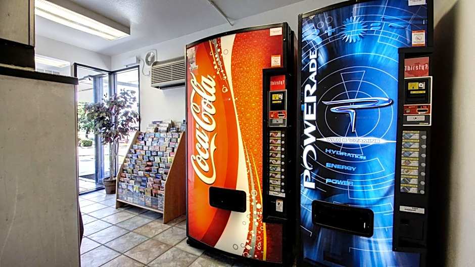 Super 8 by Wyndham Woods Cross - Salt Lake City North