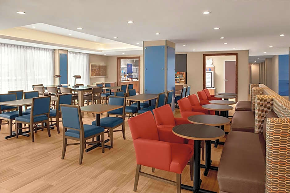Holiday Inn Express & Suites Woodside LaGuardia Airport By IHG