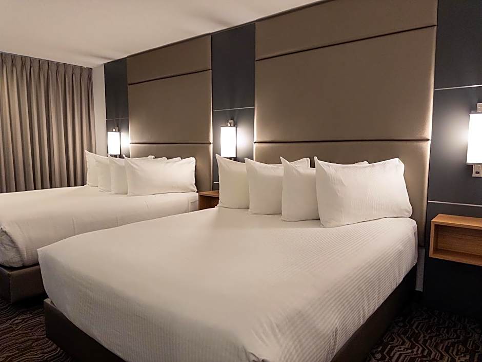 Carriage House Hotel & Conference Centre