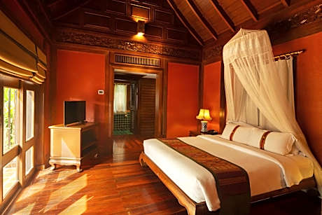 Three-Bedroom Villa with Pool View