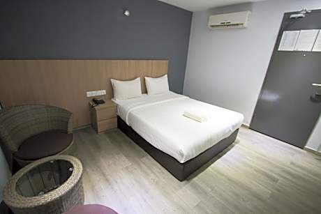 Deluxe Queen Room