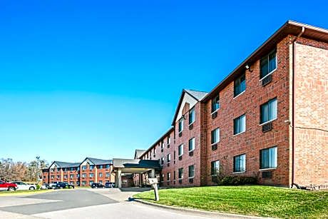 Days Inn & Suites by Wyndham Des Moines Airport
