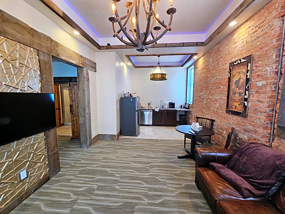 Eaglescape Suites and Event Center