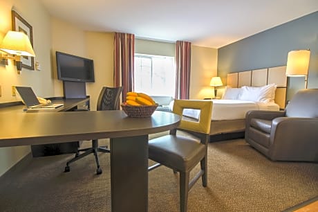 Studio Suite - Queen - Mobility Accessible - Tub