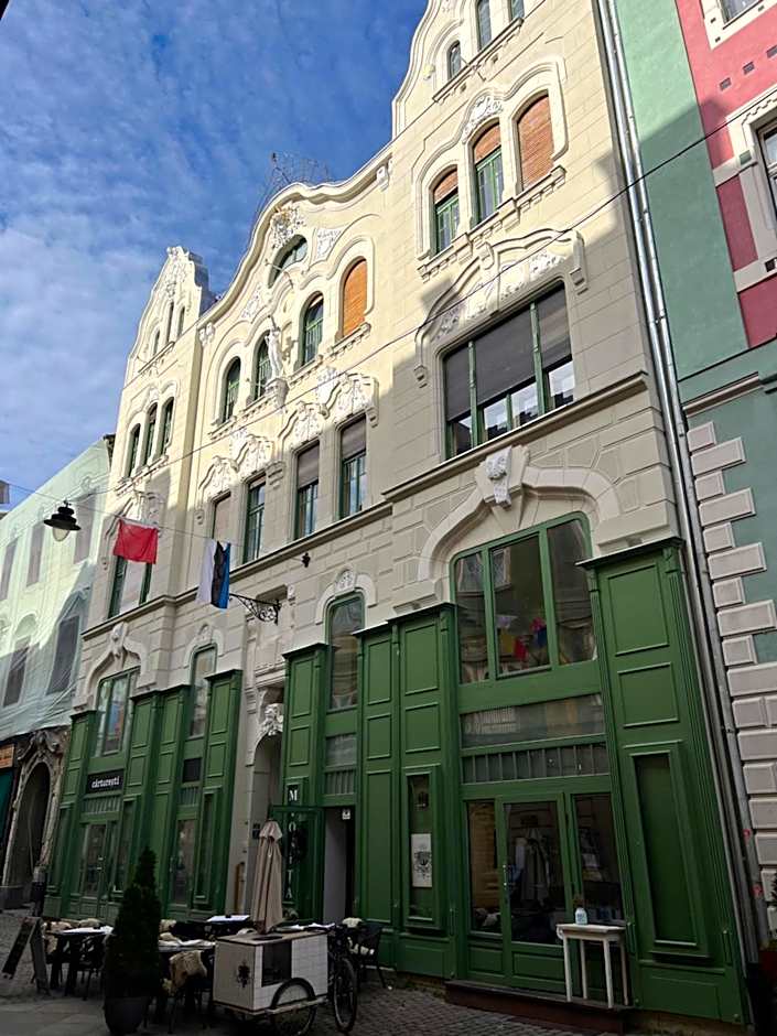 VISAJ Deluxe Downtown