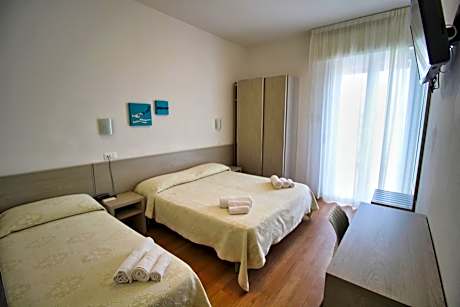 Standard Triple Room with Sea View
