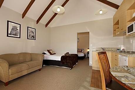 Big Five Motel