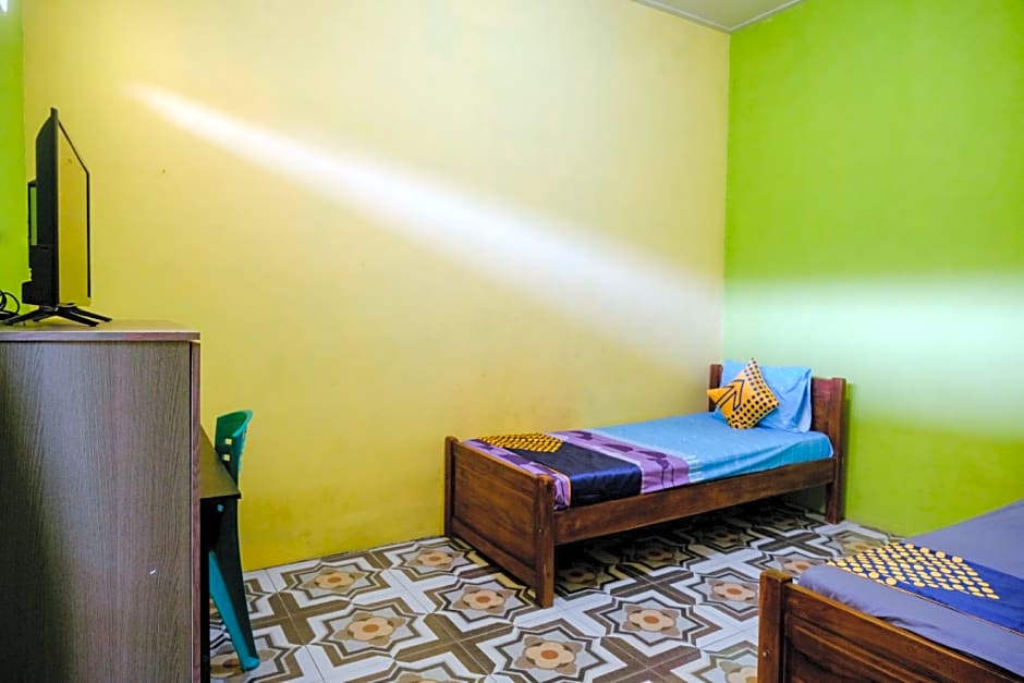 OYO 1773 Ilyasa Family