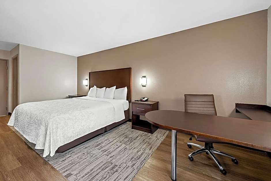 Red Roof PLUS+ Henderson