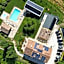 Amico Country House