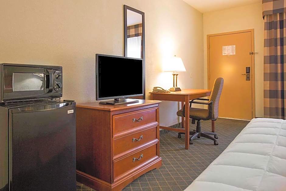 Clarion Inn & Suites Aiken South