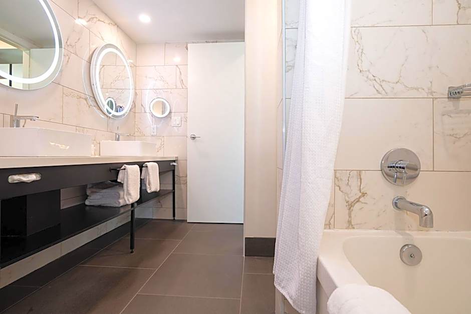 Sandman Signature Calgary Airport Hotel