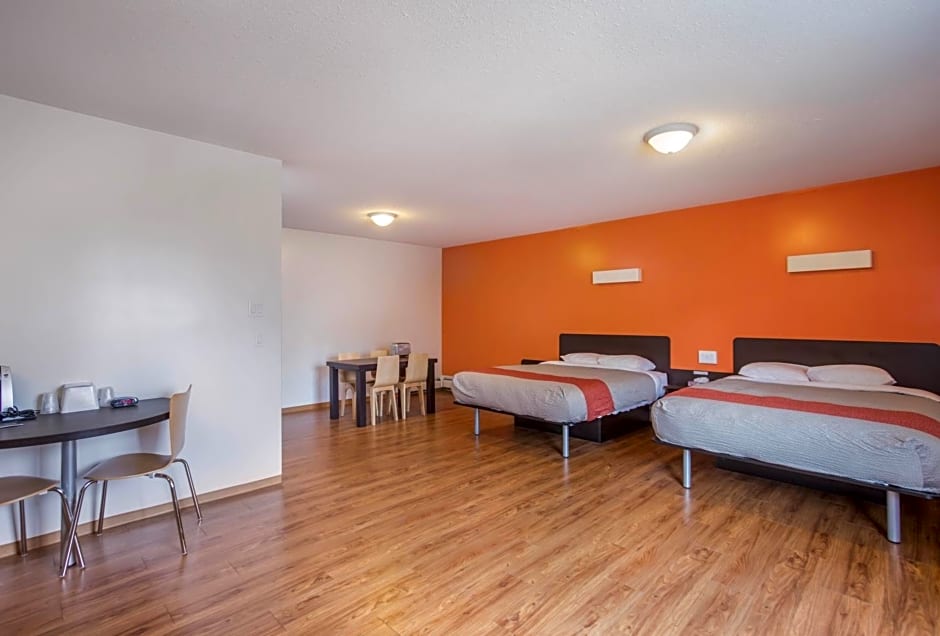 Motel 6-Camrose, AB