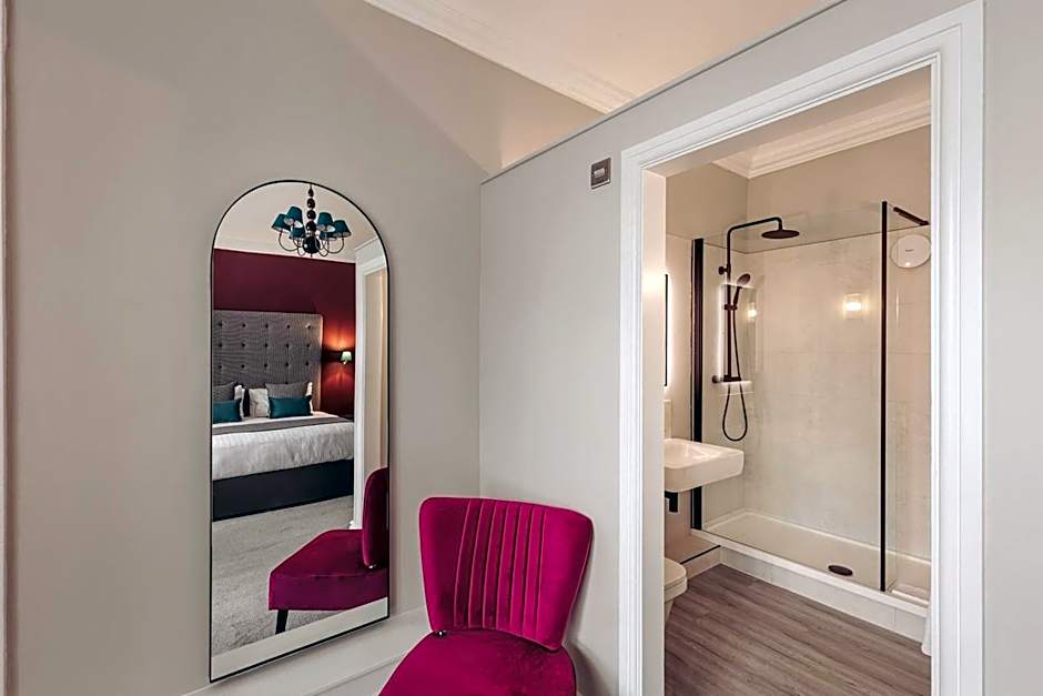 Tweedies Bar and Lodge