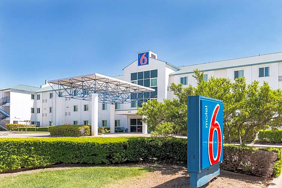 Motel 6 Irving, TX - DFW Airport North