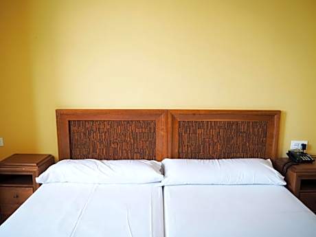 Double or Twin Room with Bathroom